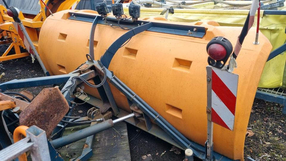 Schmidt SNK 27 VPZ Schneepflug Schneeschild Scheeschieber Winterdienst Unimog LKW - Lâmina limpa-neves: foto 1 Schmidt SNK 27 VPZ Schneepflug Schneeschild Scheeschieber Winterdienst Unimog LKW - Lâmina limpa-neves: foto 1