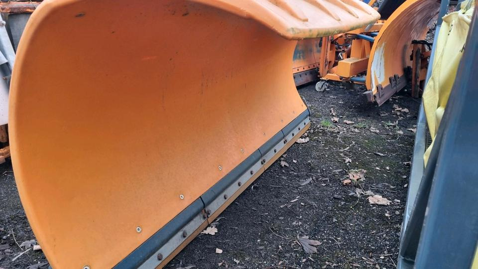 Schmidt SNK 27 VPZ Schneepflug Schneeschild Scheeschieber Winterdienst Unimog LKW - Lâmina limpa-neves: foto 4 Schmidt SNK 27 VPZ Schneepflug Schneeschild Scheeschieber Winterdienst Unimog LKW - Lâmina limpa-neves: foto 4