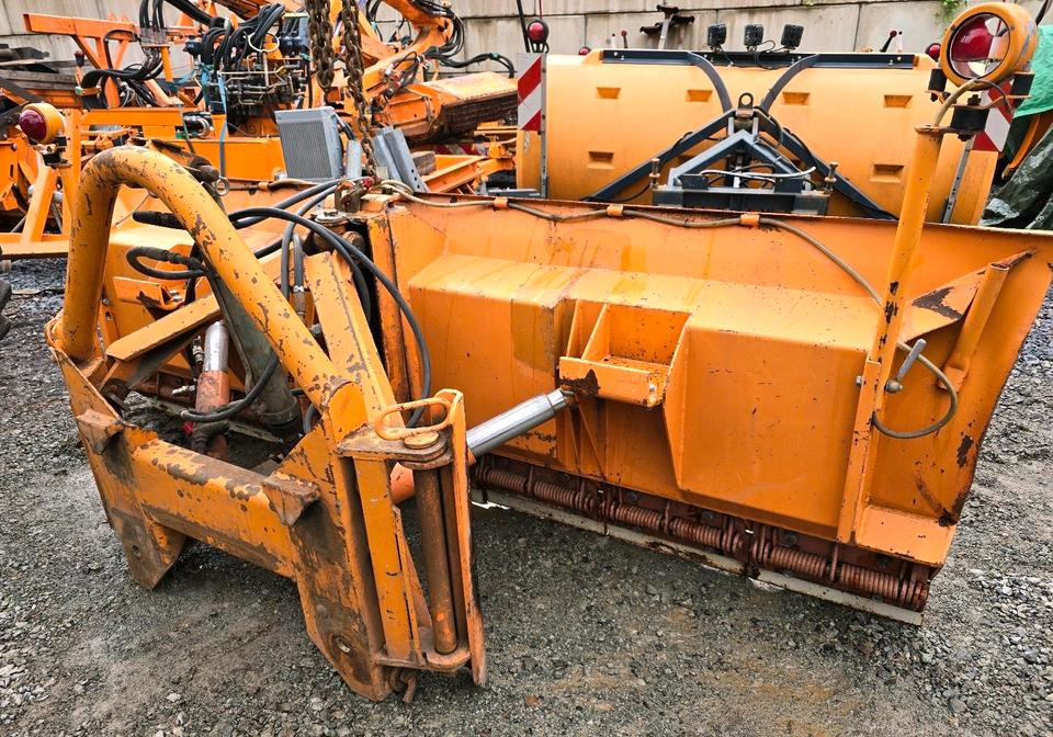 Schmidt Schneepflug F3 Schneeschild Schneeschieber CP3 3 2 1 für Unimog Mercedes-Benz - Lâmina limpa-neves: foto 1 Schmidt Schneepflug F3 Schneeschild Schneeschieber CP3 3 2 1 für Unimog Mercedes-Benz - Lâmina limpa-neves: foto 1