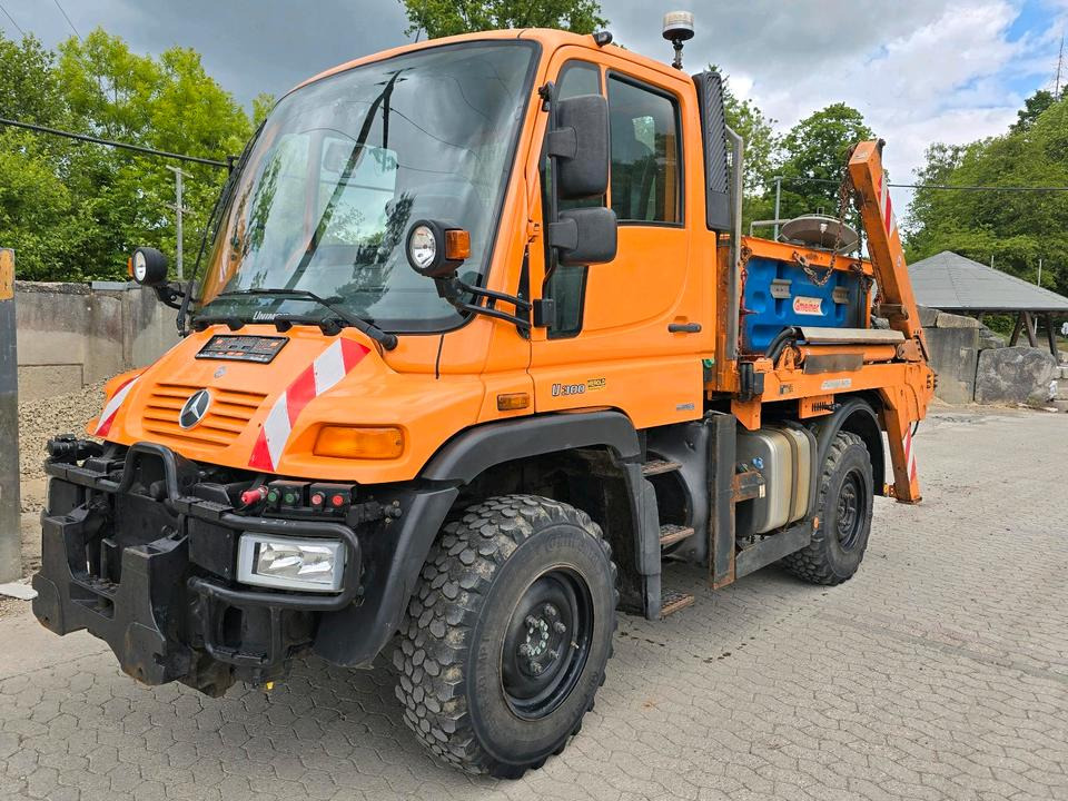 Unimog 405/10 U300 Bluetec 5 Mercedes-Benz U 300 UGE UGN mit Jotha Absetzkipper combi con 4518 Absetzer - Veículo limpa-neves: foto 3 Unimog 405/10 U300 Bluetec 5 Mercedes-Benz U 300 UGE UGN mit Jotha Absetzkipper combi con 4518 Absetzer - Veículo limpa-neves: foto 3