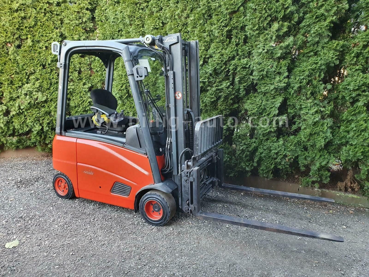 Linde E18 PH 4-Rad Seitenschieber*Zinkenverstellung* - Empilhadeira elétrica: foto 5 Linde E18 PH 4-Rad Seitenschieber*Zinkenverstellung* - Empilhadeira elétrica: foto 5