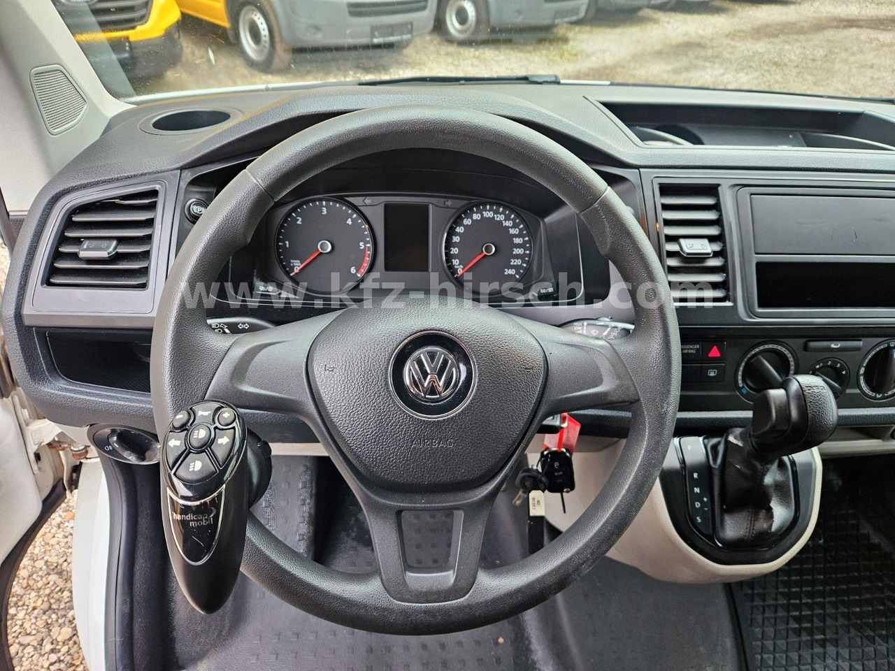 Volkswagen T6 Auto/ DSG Bott Sortimo Stdhzg Behindertenger. - Furgão de passageiros: foto 3 Volkswagen T6 Auto/ DSG Bott Sortimo Stdhzg Behindertenger. - Furgão de passageiros: foto 3