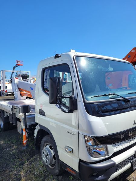 Mitsubishi Canter Fuso 3C13 podnośnik koszowy 20 m Multitel MXE200 - Caminhão com plataforma aérea: foto 3 Mitsubishi Canter Fuso 3C13 podnośnik koszowy 20 m Multitel MXE200 - Caminhão com plataforma aérea: foto 3