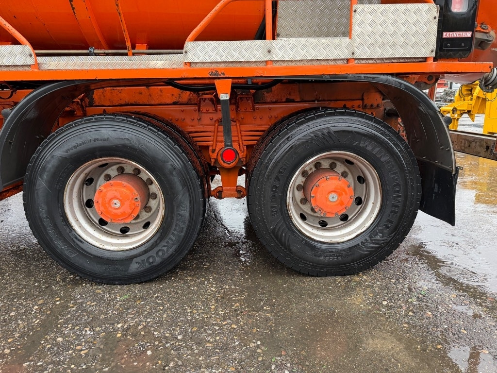 MAN 32.402 VF 8x4 - Caminhão limpa fossa: foto 2 MAN 32.402 VF 8x4 - Caminhão limpa fossa: foto 2