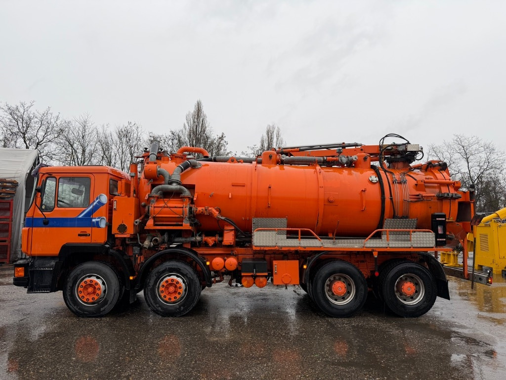 MAN 32.402 VF 8x4 - Caminhão limpa fossa: foto 1 MAN 32.402 VF 8x4 - Caminhão limpa fossa: foto 1