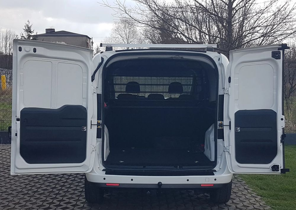 Fiat Doblo 1.6 Multijet 16V Easy - Automóvel: foto 5 Fiat Doblo 1.6 Multijet 16V Easy - Automóvel: foto 5