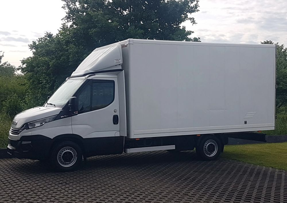Iveco DAILY 3,0 KLIMA 8EP KONTENER 4,22x2,10x2,11 AC KRAJOWY DMC 3500 KG 35-150 - Carrinha de contentor: foto 2 Iveco DAILY 3,0 KLIMA 8EP KONTENER 4,22x2,10x2,11 AC KRAJOWY DMC 3500 KG 35-150 - Carrinha de contentor: foto 2