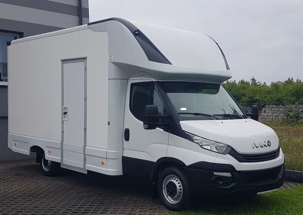 Iveco DAILY KONTENER NISKOPODŁOGOWY 4,31x2,24x2,42 FOODTRUCK SKLEP KAMPER KLIMA BAR KONIOWÓZ - Carrinha de contentor: foto 1 Iveco DAILY KONTENER NISKOPODŁOGOWY 4,31x2,24x2,42 FOODTRUCK SKLEP KAMPER KLIMA BAR KONIOWÓZ - Carrinha de contentor: foto 1