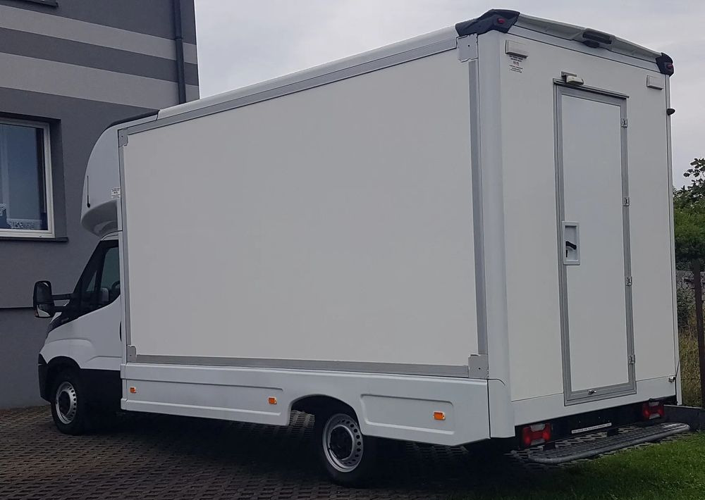 Iveco DAILY KONTENER NISKOPODŁOGOWY 4,31x2,24x2,42 FOODTRUCK SKLEP KAMPER KLIMA BAR KONIOWÓZ - Carrinha de contentor: foto 3 Iveco DAILY KONTENER NISKOPODŁOGOWY 4,31x2,24x2,42 FOODTRUCK SKLEP KAMPER KLIMA BAR KONIOWÓZ - Carrinha de contentor: foto 3