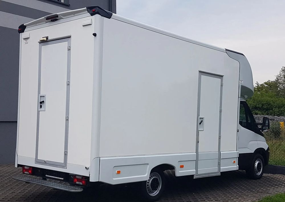 Iveco DAILY KONTENER NISKOPODŁOGOWY 4,31x2,24x2,43 FOODTRUCK SKLEP KAMPER KLIMA BAR KONIOWÓZ - Carrinha de contentor: foto 4 Iveco DAILY KONTENER NISKOPODŁOGOWY 4,31x2,24x2,43 FOODTRUCK SKLEP KAMPER KLIMA BAR KONIOWÓZ - Carrinha de contentor: foto 4