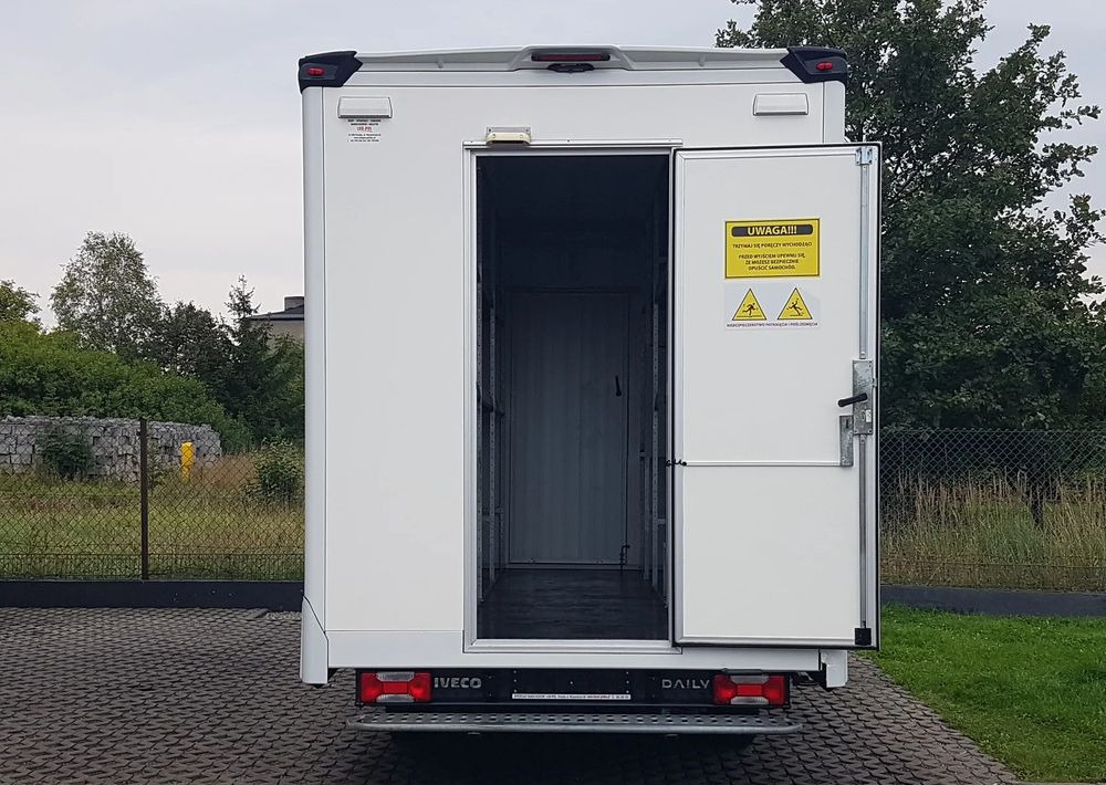 Iveco DAILY KONTENER NISKOPODŁOGOWY 4,31x2,24x2,43 FOODTRUCK SKLEP KAMPER KLIMA BAR KONIOWÓZ - Carrinha de contentor: foto 5 Iveco DAILY KONTENER NISKOPODŁOGOWY 4,31x2,24x2,43 FOODTRUCK SKLEP KAMPER KLIMA BAR KONIOWÓZ - Carrinha de contentor: foto 5