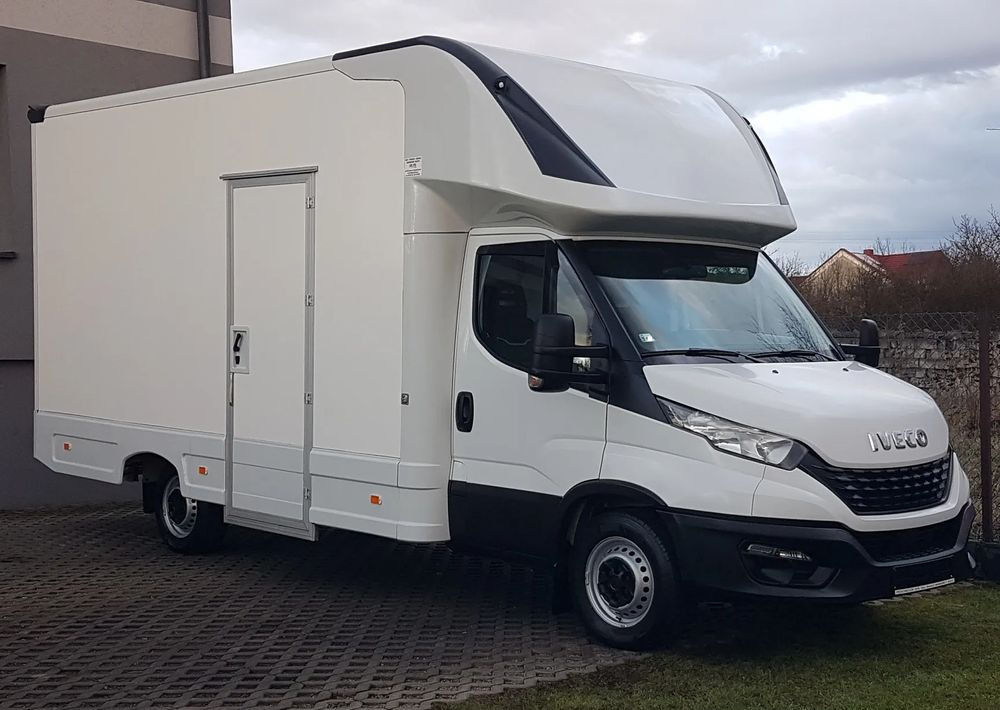 Iveco DAILY KONTENER NISKOPODŁOGOWY 4,43x2,23x2,42 SKLEP KAMPER KONIOWÓZ BAR KLIMA - Carrinha de contentor: foto 1 Iveco DAILY KONTENER NISKOPODŁOGOWY 4,43x2,23x2,42 SKLEP KAMPER KONIOWÓZ BAR KLIMA - Carrinha de contentor: foto 1