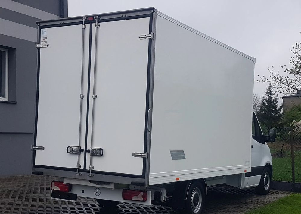 Mercedes-Benz Sprinter KONTENER 8EP 4,11x2,15x2,30 KLIMA 314 CDI MANUAL KRAJOWY AC - Carrinha de contentor: foto 4 Mercedes-Benz Sprinter KONTENER 8EP 4,11x2,15x2,30 KLIMA 314 CDI MANUAL KRAJOWY AC - Carrinha de contentor: foto 4