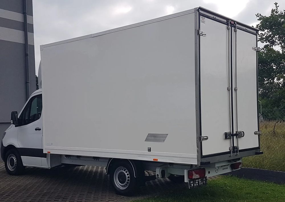 Mercedes-Benz Sprinter KONTENER 8EP 4,11x2,15x2,30 KLIMA 314 CDI MANUAL KRAJOWY - Carrinha de contentor: foto 3 Mercedes-Benz Sprinter KONTENER 8EP 4,11x2,15x2,30 KLIMA 314 CDI MANUAL KRAJOWY - Carrinha de contentor: foto 3
