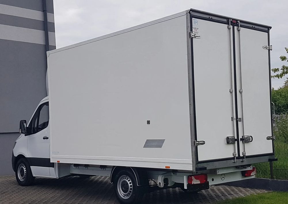 Mercedes-Benz Sprinter KONTENER 8EP 4,12x2,15x2,30 KLIMA 314 CDI MANUAL KRAJOWY AC - Carrinha de contentor: foto 3 Mercedes-Benz Sprinter KONTENER 8EP 4,12x2,15x2,30 KLIMA 314 CDI MANUAL KRAJOWY AC - Carrinha de contentor: foto 3