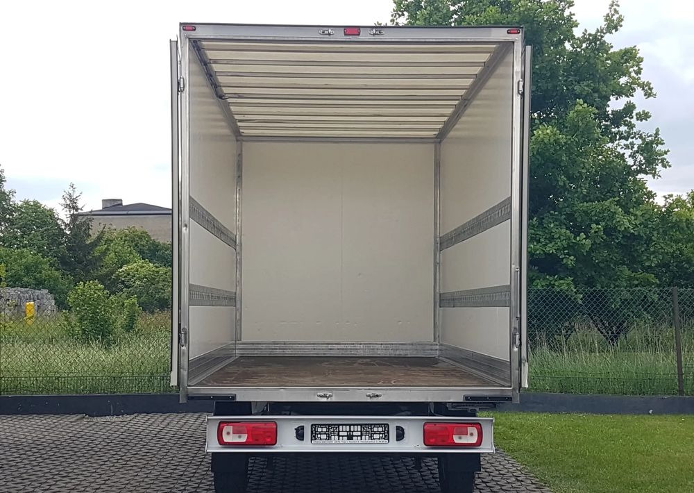 Volkswagen CRAFTER 8 EP KONTENER 4,09x2,15x2,32 KLIMA 2,0 TDI KRAJOWY - Carrinha de contentor: foto 5 Volkswagen CRAFTER 8 EP KONTENER 4,09x2,15x2,32 KLIMA 2,0 TDI KRAJOWY - Carrinha de contentor: foto 5