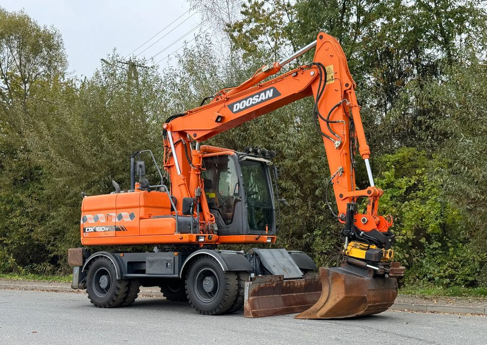 Doosan * DOOSAN DX160W *ROTOTILT* GPS 2D Leica * Sprowadzona * Stan Perfekcyjny * Koparka Kołowa * - Escavadeira de rodas: foto 2 Doosan * DOOSAN DX160W *ROTOTILT* GPS 2D Leica * Sprowadzona * Stan Perfekcyjny * Koparka Kołowa * - Escavadeira de rodas: foto 2