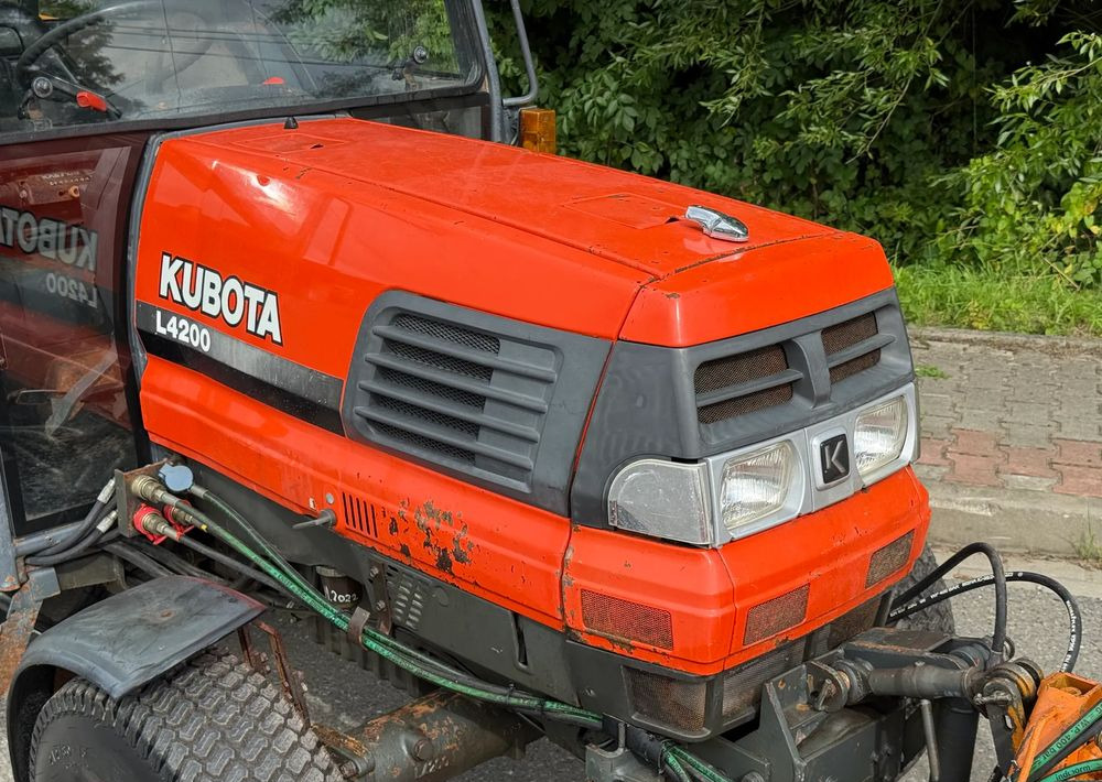 Kubota * Traktor KUBOTA L4200 * 4x4 * Pług Piaskarka * Wałek Przód Tył * Sprowadzony* Zimowe Utrzymanie - Trator: foto 5 Kubota * Traktor KUBOTA L4200 * 4x4 * Pług Piaskarka * Wałek Przód Tył * Sprowadzony* Zimowe Utrzymanie - Trator: foto 5