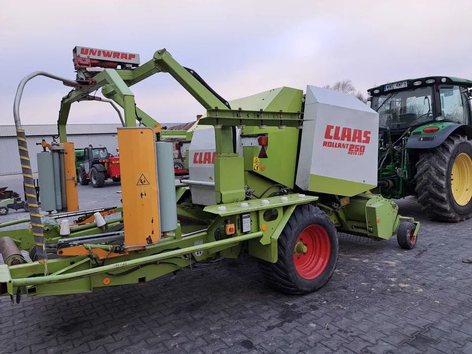 Claas 250 RC Uniwrap - Enfardadeira de fardos redondos: foto 3 Claas 250 RC Uniwrap - Enfardadeira de fardos redondos: foto 3
