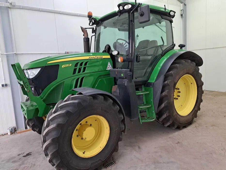 John Deere 6125R 2015 Rok - Trator: foto 1 John Deere 6125R 2015 Rok - Trator: foto 1