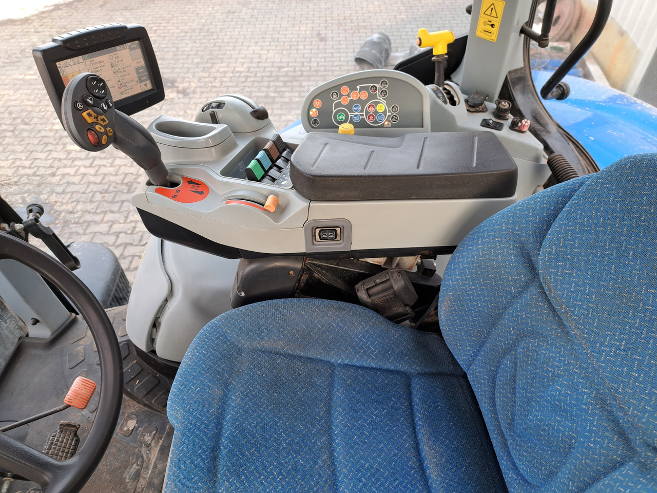 Trator New Holland T7 170: foto 7