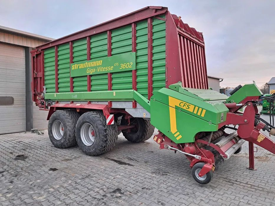 Przyczepa samozbierająca Strautmann 3602 Giga Vitesse 2019 rok - Autocarregadora: foto 2 Przyczepa samozbierająca Strautmann 3602 Giga Vitesse 2019 rok - Autocarregadora: foto 2