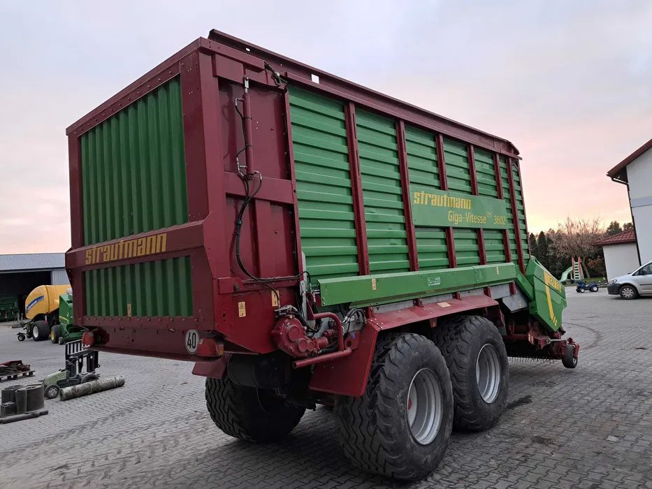 Przyczepa samozbierająca Strautmann 3602 Giga Vitesse 2019 rok - Autocarregadora: foto 4 Przyczepa samozbierająca Strautmann 3602 Giga Vitesse 2019 rok - Autocarregadora: foto 4