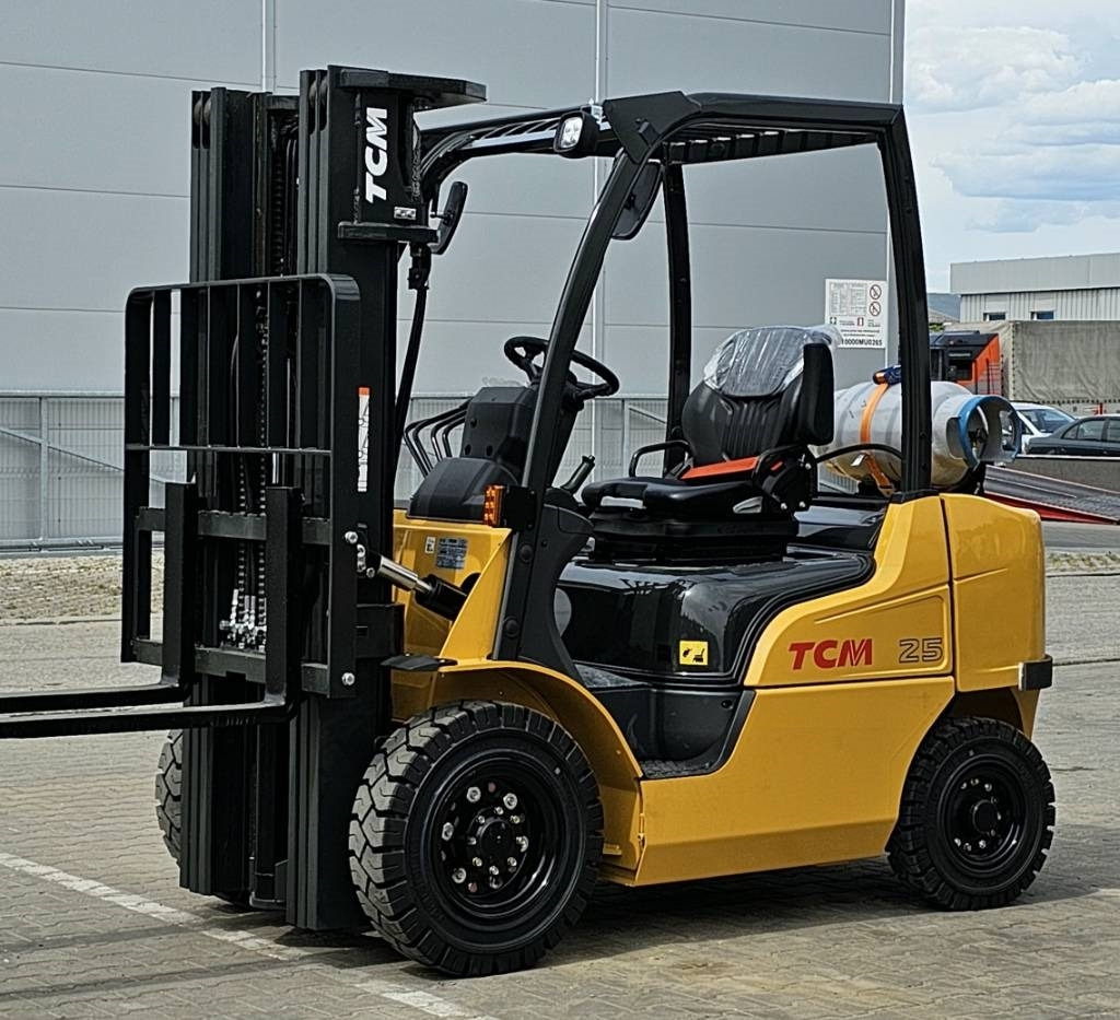 TCM FGE25-E2 UNUSED TRIPLEX 4700mm - Empilhadeira a gás: foto 1 TCM FGE25-E2 UNUSED TRIPLEX 4700mm - Empilhadeira a gás: foto 1