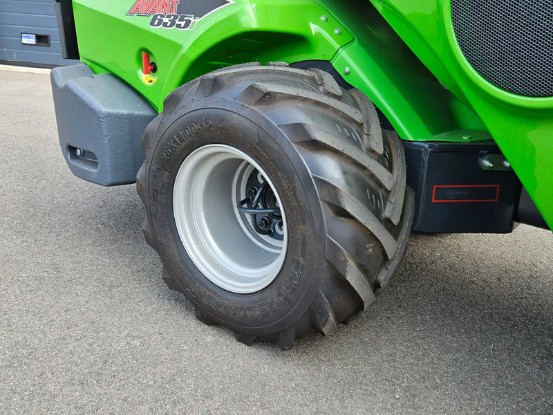 Mini carregadeira de esteiras Avant 635i Rental mini-shovel: foto 15