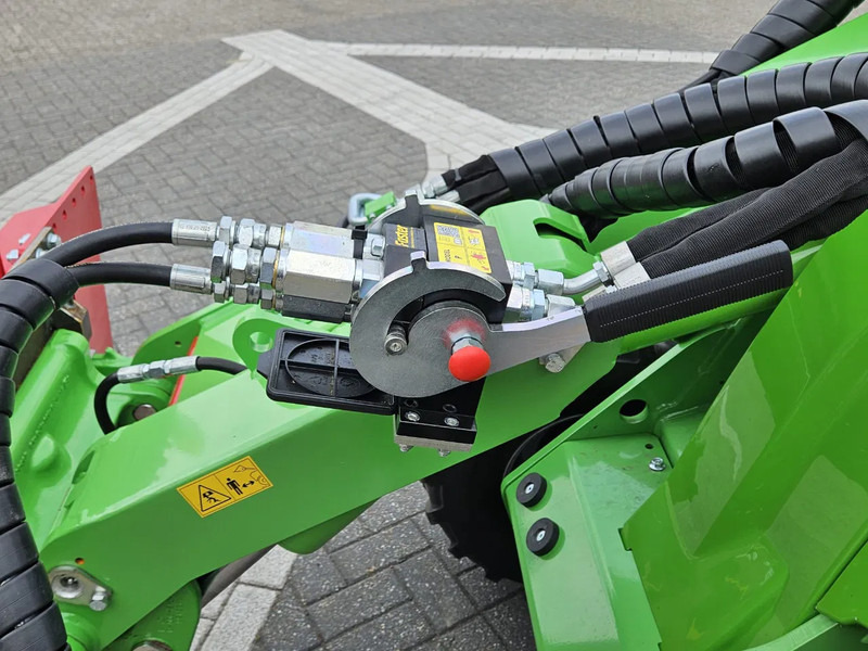 Mini carregadeira de esteiras Avant Mini-shovel 735i Rental met Kemp balenklem: foto 15