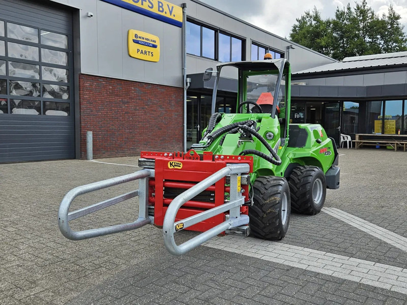 Mini carregadeira de esteiras Avant Mini-shovel 735i Rental met Kemp balenklem: foto 11