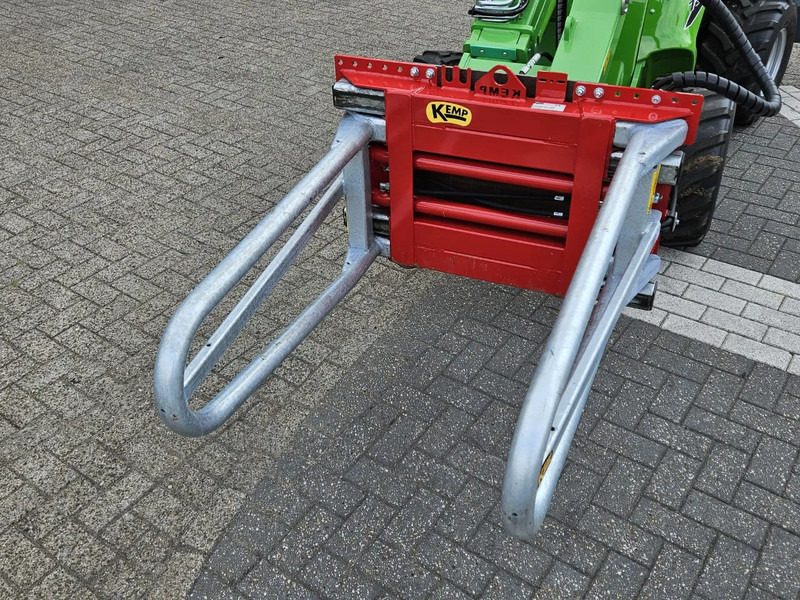 Mini carregadeira de esteiras Avant Mini-shovel 735i Rental met Kemp balenklem: foto 20