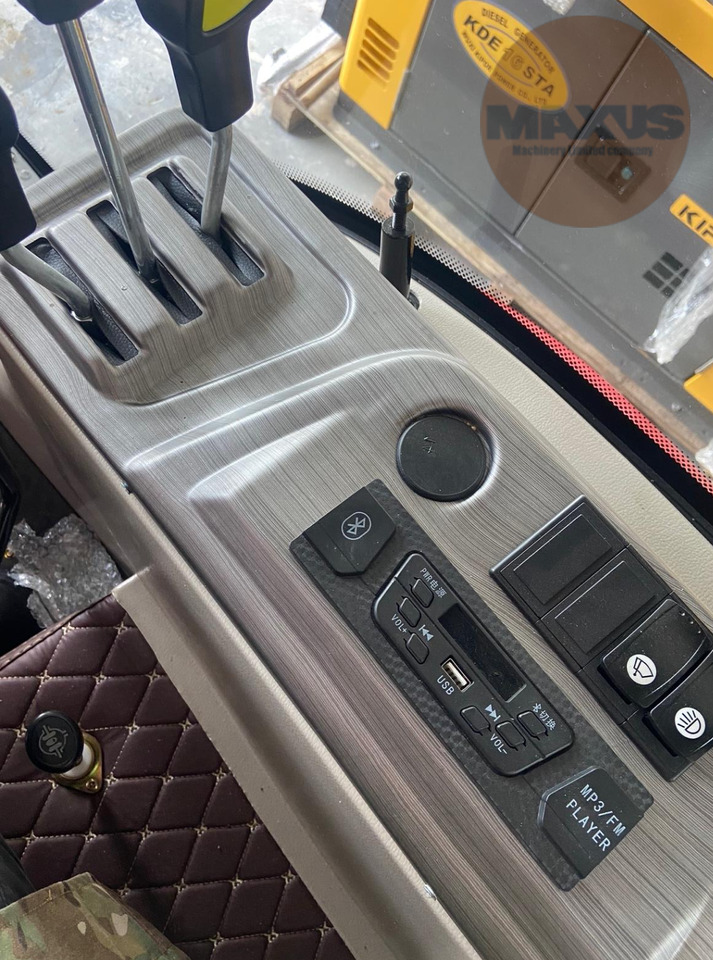 Трактор 50 к.с. 4x4 MAXUS 50 km 4x4 - Trator: foto 2 Трактор 50 к.с. 4x4 MAXUS 50 km 4x4 - Trator: foto 2
