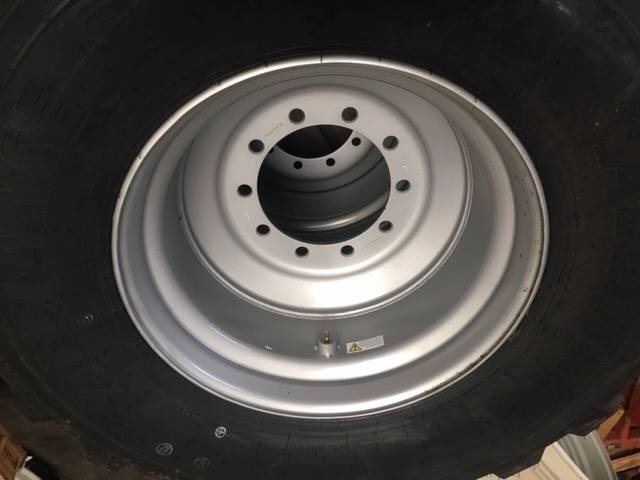 Jantes e pneus de Máquina agrícola BKT 650/55 R26.5 BKT FL 630 op velg: foto 11