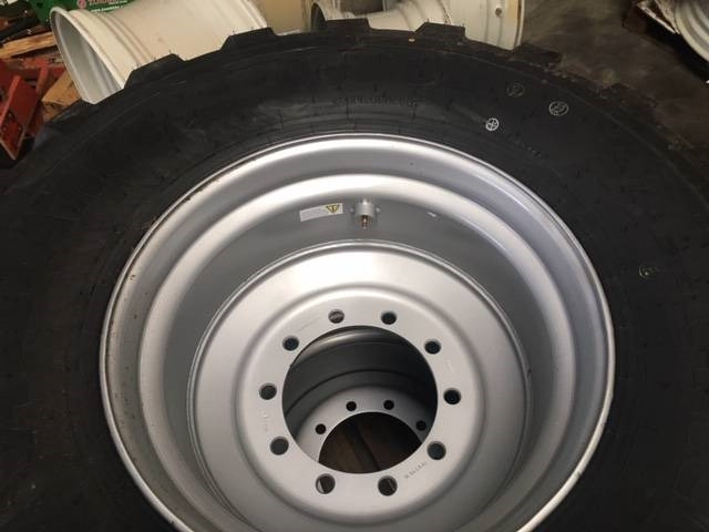Jantes e pneus de Máquina agrícola BKT 650/55 R26.5 BKT FL 630 op velg: foto 16