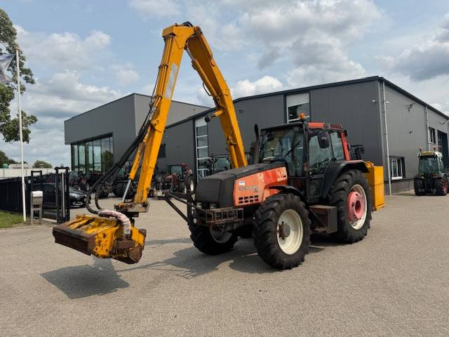 Valtra 8150 hitech met Bos maaiarm met klepelmaaier - Trator: foto 3 Valtra 8150 hitech met Bos maaiarm met klepelmaaier - Trator: foto 3