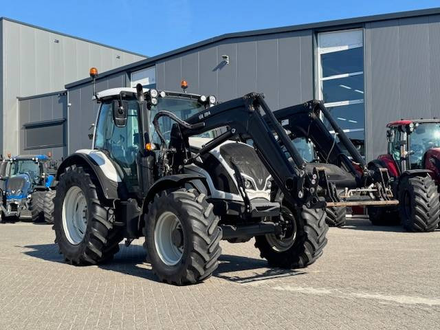Valtra N104 Hitech5 met voorlader 4700 uur! - Trator: foto 2 Valtra N104 Hitech5 met voorlader 4700 uur! - Trator: foto 2