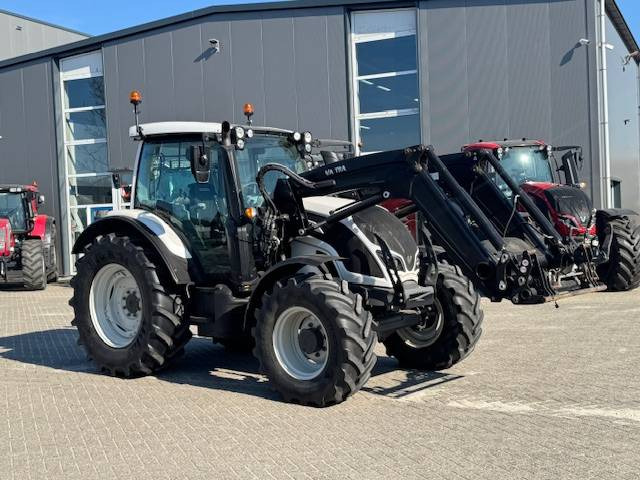 Valtra N104 Hitech5 met voorlader 4700 uur! - Trator: foto 4 Valtra N104 Hitech5 met voorlader 4700 uur! - Trator: foto 4
