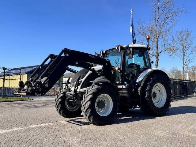 Valtra N104 Hitech5 met voorlader 4700 uur! - Trator: foto 3 Valtra N104 Hitech5 met voorlader 4700 uur! - Trator: foto 3