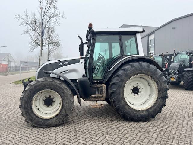 Valtra N141 hitech, Fronthef, Frontpto - Trator: foto 3 Valtra N141 hitech, Fronthef, Frontpto - Trator: foto 3