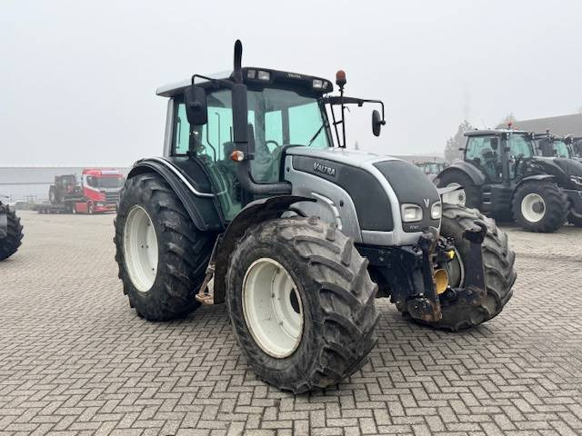 Valtra N141 hitech, Fronthef, Frontpto - Trator: foto 2 Valtra N141 hitech, Fronthef, Frontpto - Trator: foto 2