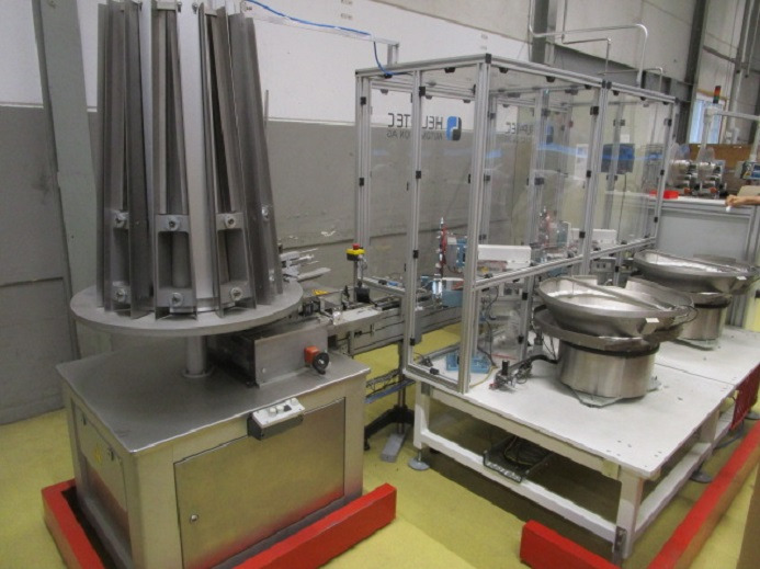 DECKEL ETIKETTIER ANLAGE SCHLEUTER GU 2 DO MIT 2xLÖFFELEINLEGESTATIONEN - Máquina de embalagem: foto 1 DECKEL ETIKETTIER ANLAGE SCHLEUTER GU 2 DO MIT 2xLÖFFELEINLEGESTATIONEN - Máquina de embalagem: foto 1