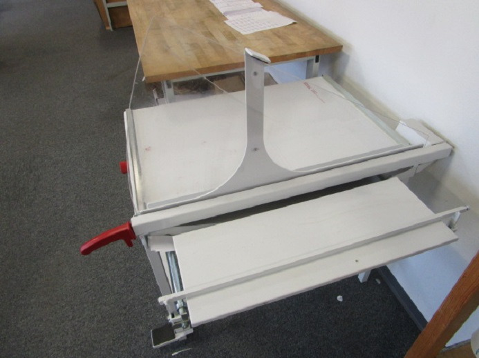 HEBELSCHNEIDER IDEAL 1080 - Máquina de corte de papel: foto 2 HEBELSCHNEIDER IDEAL 1080 - Máquina de corte de papel: foto 2