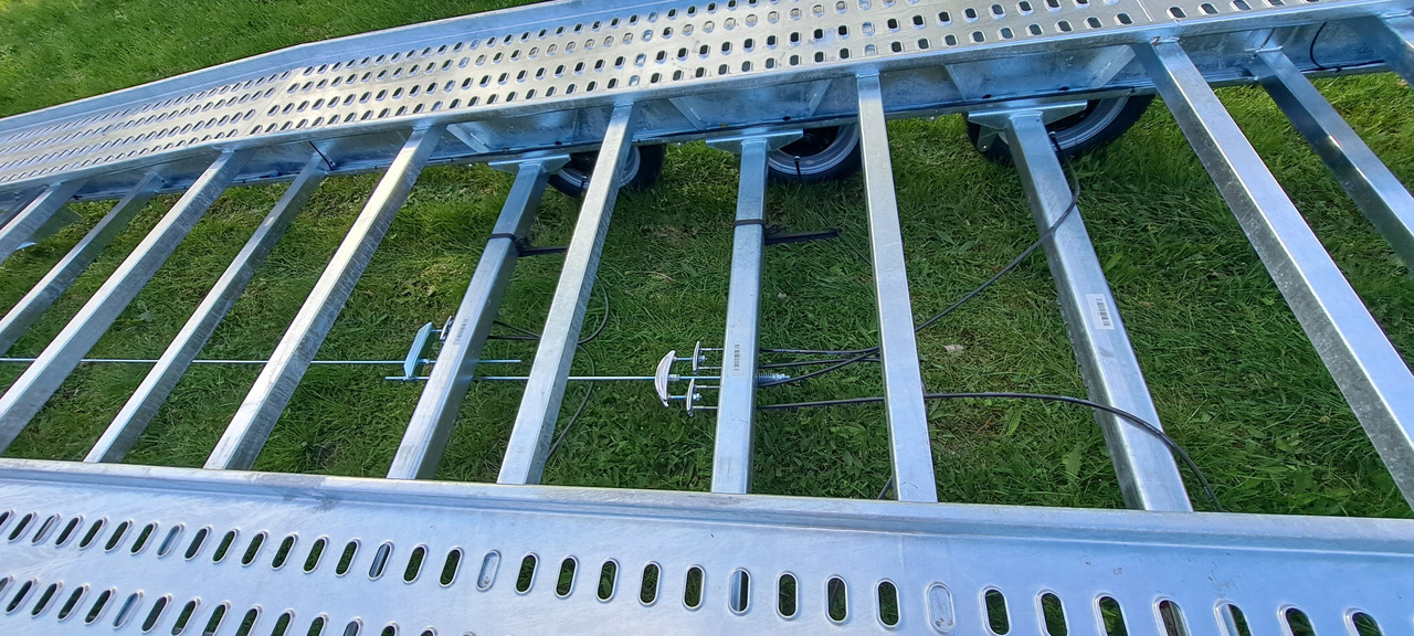 Locação de  LAWETA Z NAJAZDAMI NA 2 AUTA 8,5x2M DMC 3500, 3 OSIE / CAR TRANSPORTER WITH RAMPS FOR 2 CARS 8.5x2M DMC 3500, 3 AXLES LAWETA Z NAJAZDAMI NA 2 AUTA 8,5x2M DMC 3500, 3 OSIE / CAR TRANSPORTER WITH RAMPS FOR 2 CARS 8.5x2M DMC 3500, 3 AXLES: foto 10