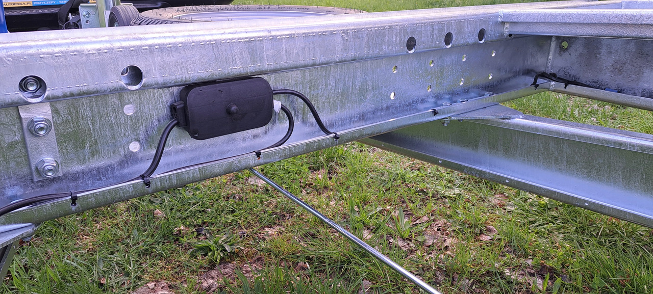 Locação de  LAWETA Z NAJAZDAMI NA 2 AUTA 8,5x2M DMC 3500, 3 OSIE / CAR TRANSPORTER WITH RAMPS FOR 2 CARS 8.5x2M DMC 3500, 3 AXLES LAWETA Z NAJAZDAMI NA 2 AUTA 8,5x2M DMC 3500, 3 OSIE / CAR TRANSPORTER WITH RAMPS FOR 2 CARS 8.5x2M DMC 3500, 3 AXLES: foto 12