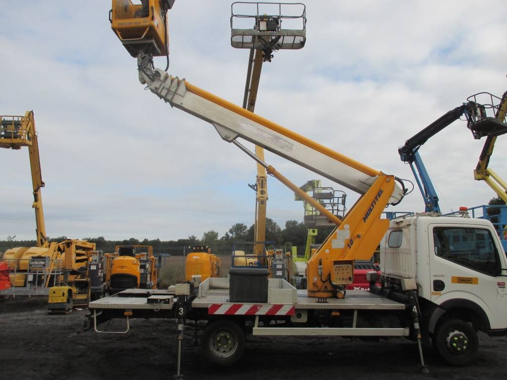 Multitel MT 202 - Caminhão com plataforma aérea: foto 1 Multitel MT 202 - Caminhão com plataforma aérea: foto 1