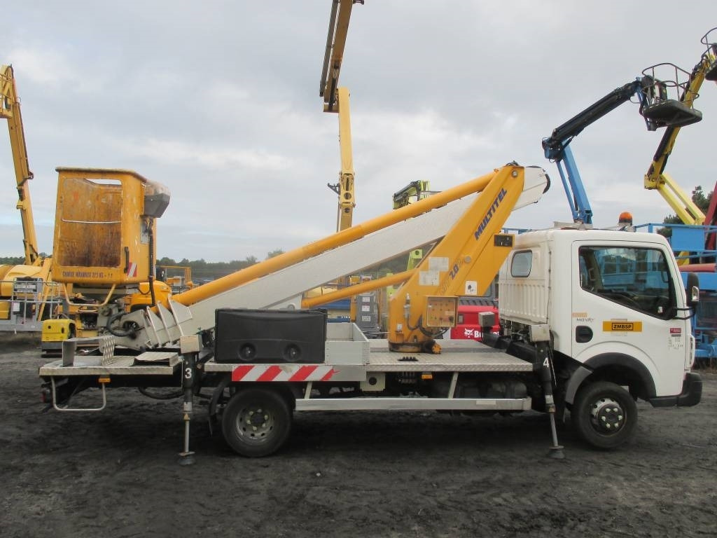 Multitel MT 202 - Caminhão com plataforma aérea: foto 2 Multitel MT 202 - Caminhão com plataforma aérea: foto 2