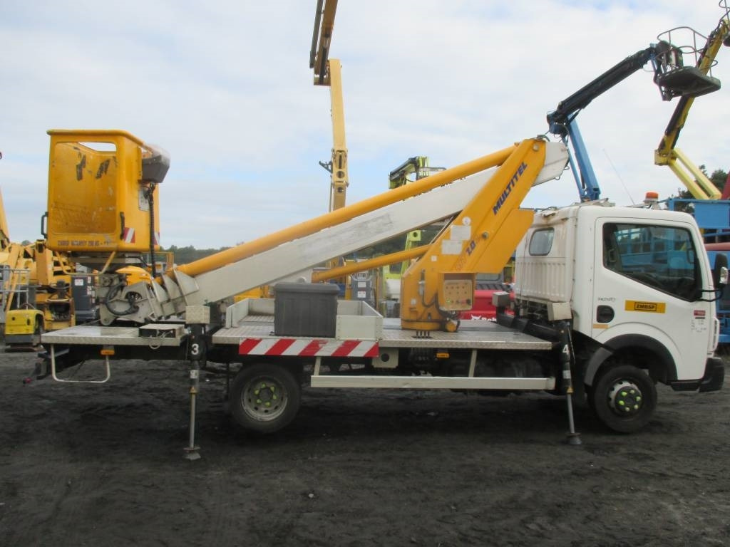 Multitel MT 202 - Caminhão com plataforma aérea: foto 2 Multitel MT 202 - Caminhão com plataforma aérea: foto 2