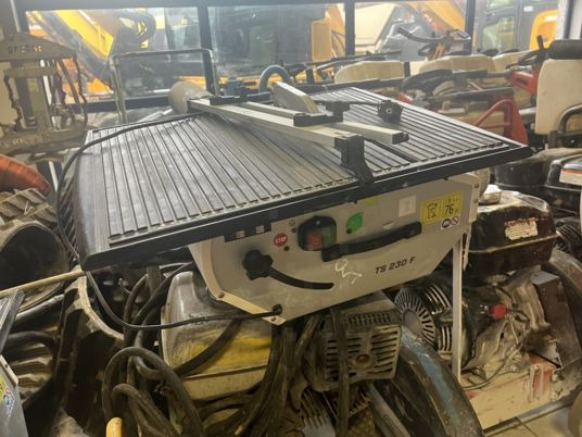 SCIE DE CARRELAGE HUSQVARNA TS230F - Ferramenta/ Equipamento: foto 2 SCIE DE CARRELAGE HUSQVARNA TS230F - Ferramenta/ Equipamento: foto 2