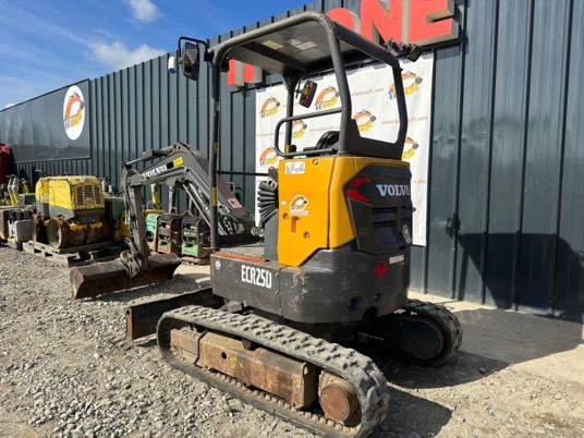 Volvo ECR25D à 23900 euros HT - Mini escavadeira: foto 4 Volvo ECR25D à 23900 euros HT - Mini escavadeira: foto 4